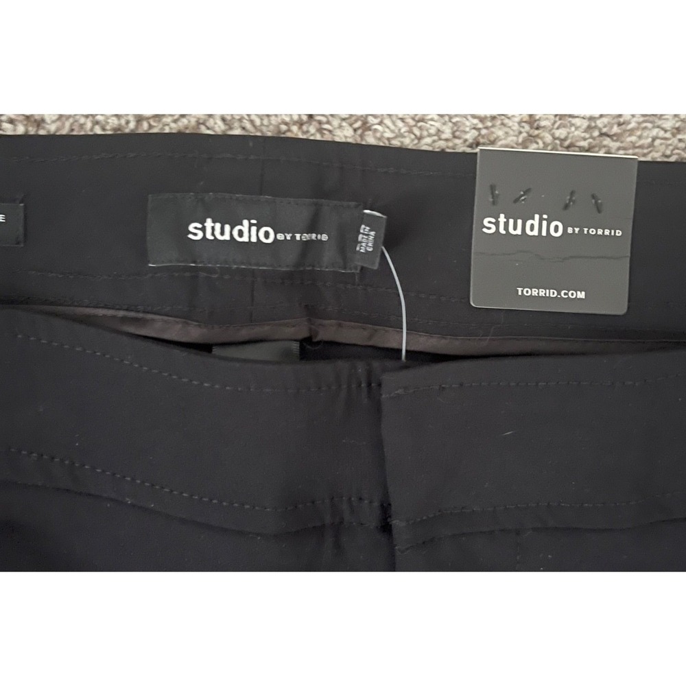 Studio by Torrid Dress Pants Womens 28R Black Straight Leg Standard Stretch - Picture 4 of 4